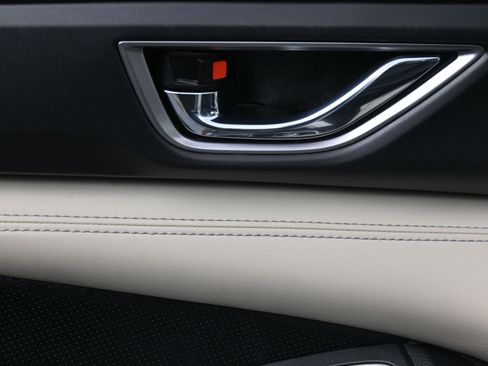 Used 2022 Subaru Ascent Limited w/ Technology Package image 16