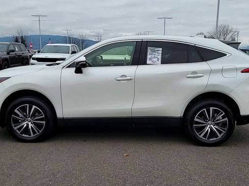 Used 2021 Toyota Venza LE image 5