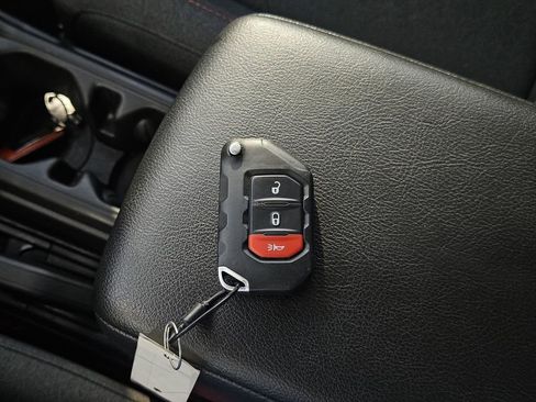 Used 2025 Jeep Wrangler Unlimited Rubicon image 30