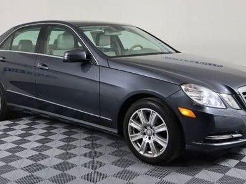 Used 2013 Mercedes-Benz E 350 BlueTEC Sedan image 1