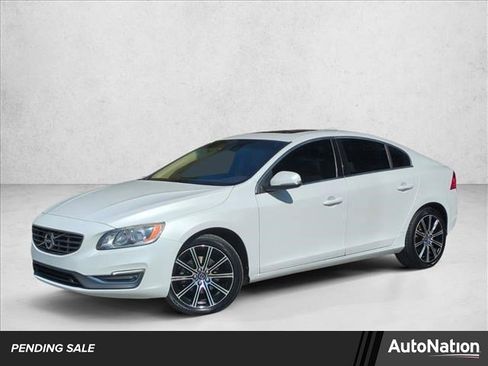 Used 2018 Volvo S60 T5 Inscription image 1