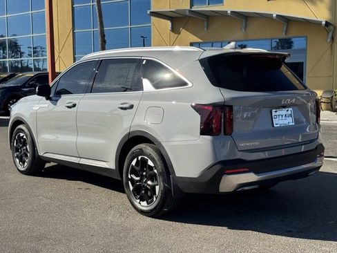 Certified 2025 Kia Sorento S image 2