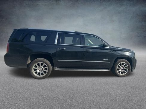Used 2020 GMC Yukon XL Denali RWD image 2
