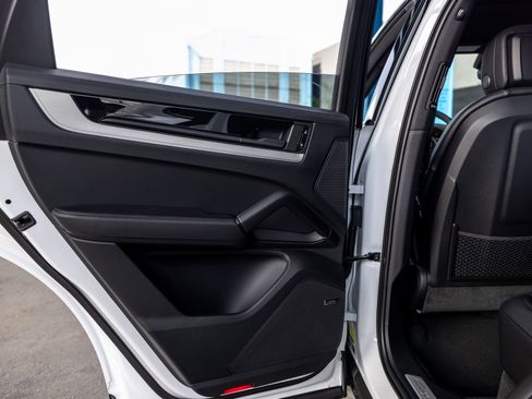 New 2026 Porsche Cayenne image 40