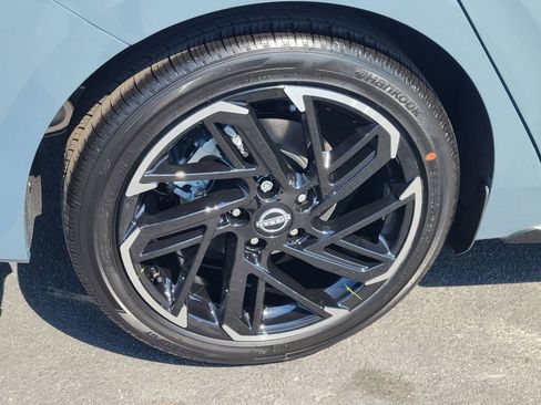 New 2026 Nissan Sentra SR w/ Floor Mat Package FWD image 3