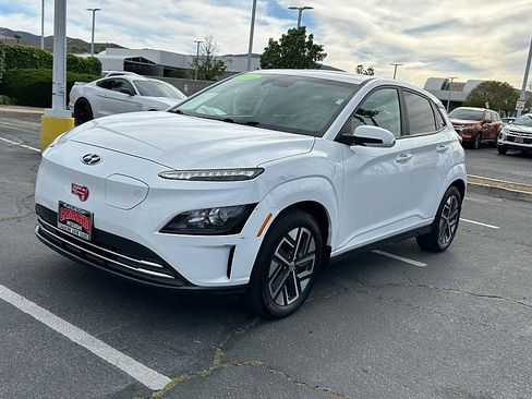 Used 2023 Hyundai Kona SEL FWD image 2