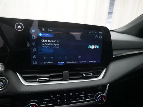 Used 2025 Chevrolet Equinox LT w/ Convenience Package II image 6