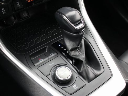 Used 2022 Toyota RAV4 XSE image 17