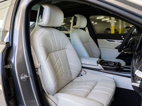 New 2026 BMW 740i w/ Executive Package image 31