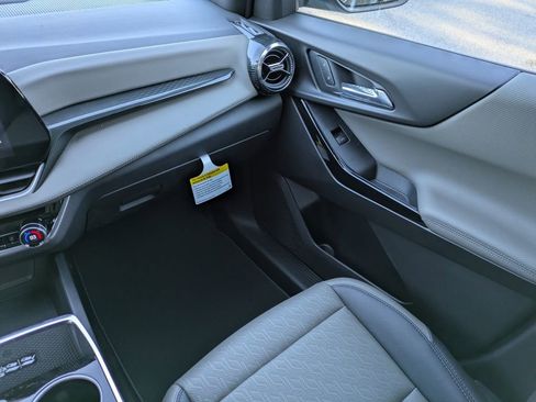 New 2026 Chevrolet Equinox LT w/ Convenience Package II image 18