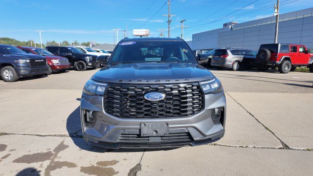 Used 2026 Ford Explorer ST-Line AWD/4WD image 2