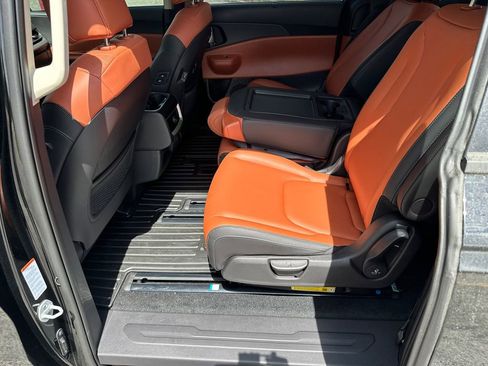 New 2026 Kia Carnival EX FWD image 20