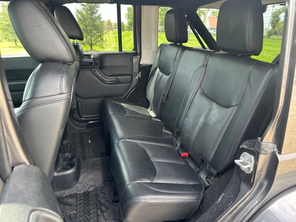 Used 2017 Jeep Wrangler Unlimited Sahara AWD/4WD image 16