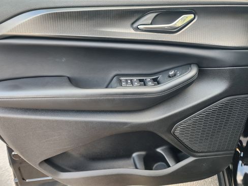 Used 2025 Jeep Grand Cherokee Laredo X image 23