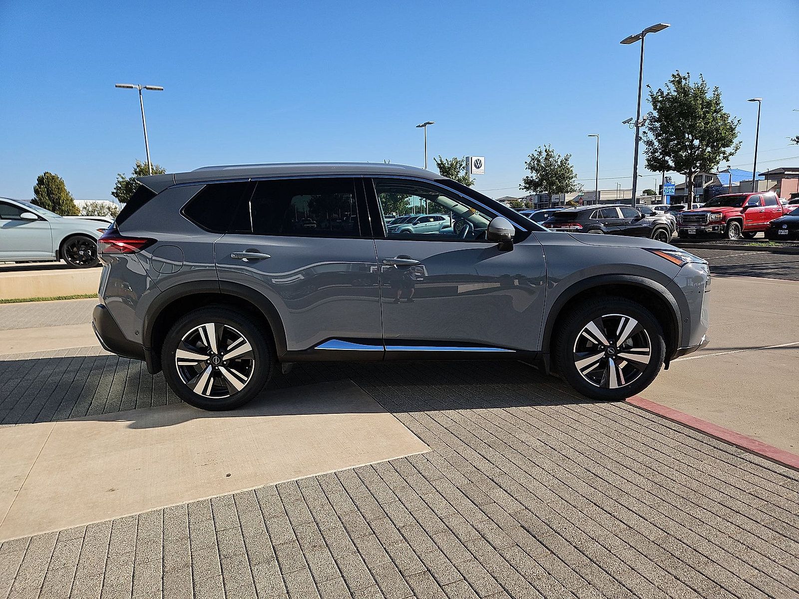 Used 2023 Nissan Rogue SL w/ SL Premium Package FWD image 9