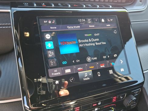 Used 2023 Jeep Grand Cherokee L Altitude image 17