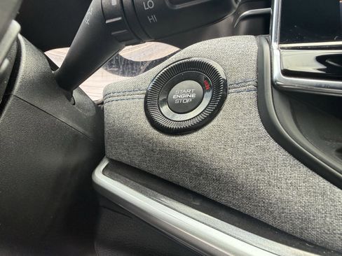 Used 2024 Jeep Compass Latitude image 23