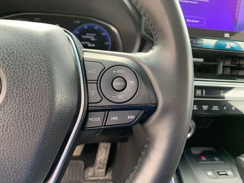 Used 2023 Toyota Venza Limited image 31