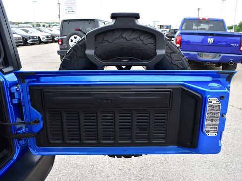Used 2024 Jeep Wrangler Unlimited AWD/4WD image 33