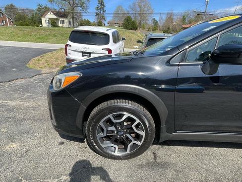 Used 2017 Subaru Crosstrek 2.0i Premium image 2