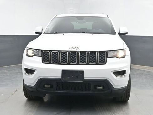 Used 2017 Jeep Grand Cherokee Laredo AWD/4WD image 3