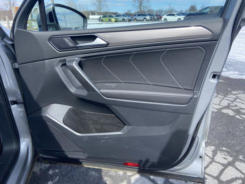 Used 2023 Volkswagen Tiguan SE w/ Panoramic Sunroof Package image 13