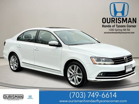 Used 2017 Volkswagen Jetta SEL image 1