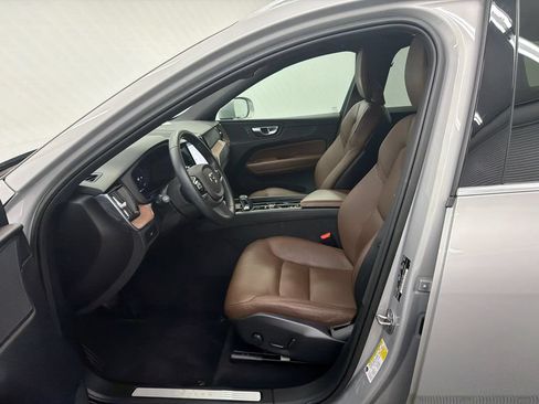 Used 2023 Volvo XC60 B5 Plus FWD image 9