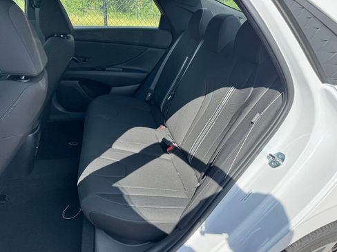 Used 2025 Hyundai Elantra Sport image 17