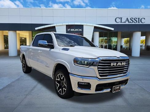 Used 2025 RAM 1500 Laramie AWD/4WD image 1