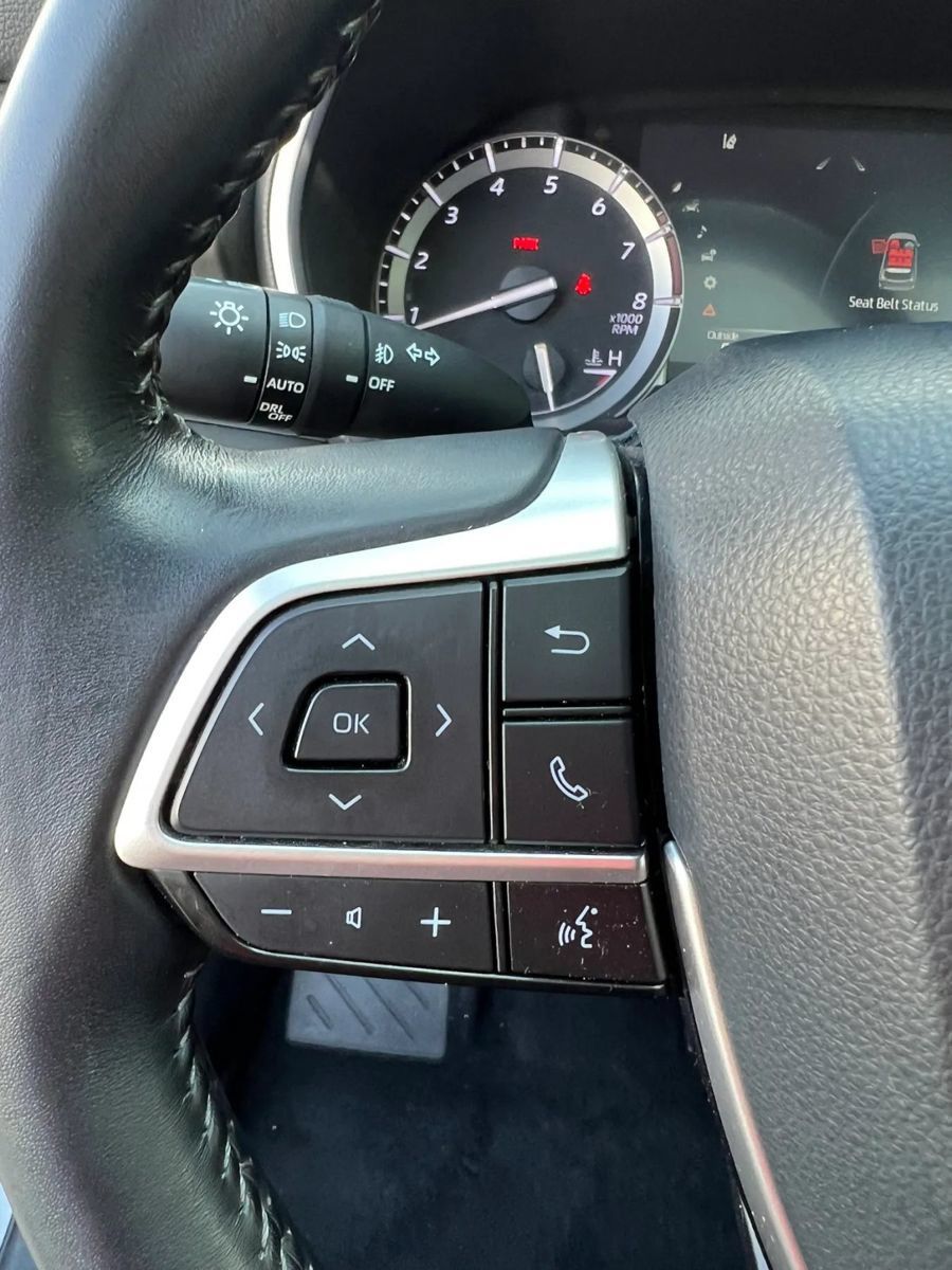 Used 2022 Toyota Highlander XLE AWD/4WD image 18