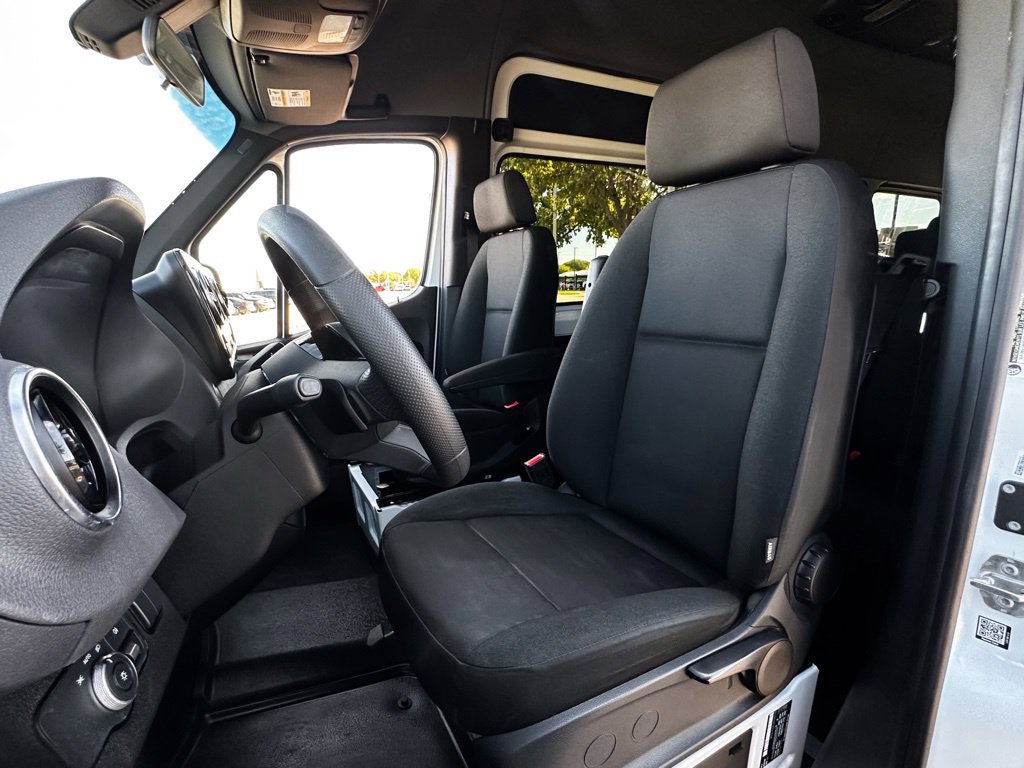 Used 2025 Mercedes-Benz Sprinter 2500 image 9