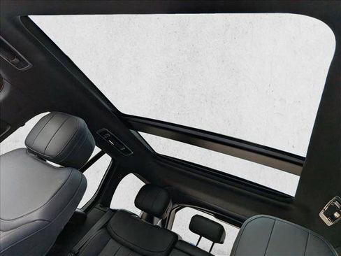 Used 2023 Land Rover Range Rover SE image 13