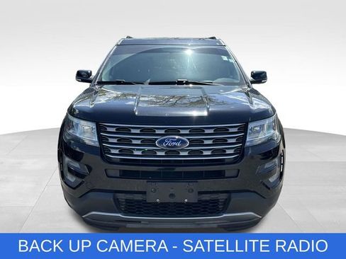 Used 2017 Ford Explorer XLT AWD/4WD image 2