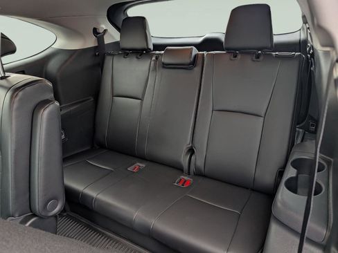 Used 2022 Toyota Highlander XLE image 19