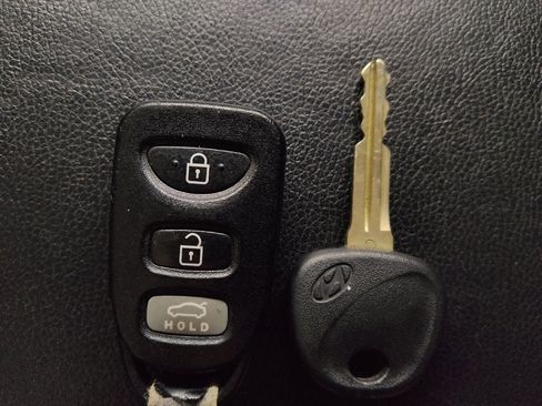 Used 2013 Hyundai Elantra image 32