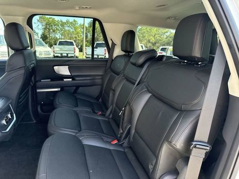 Used 2025 Ford Expedition Active image 30