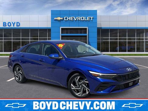 Used 2025 Hyundai Elantra SEL FWD image 1