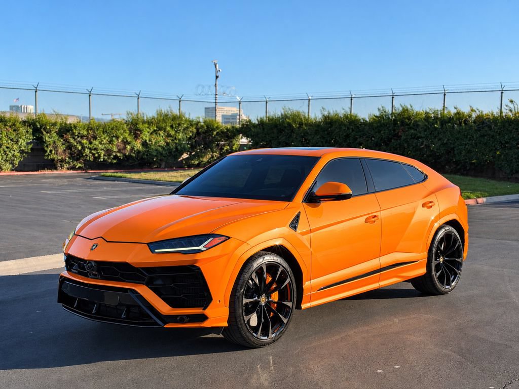 Used 2021 Lamborghini Urus AWD/4WD image 2