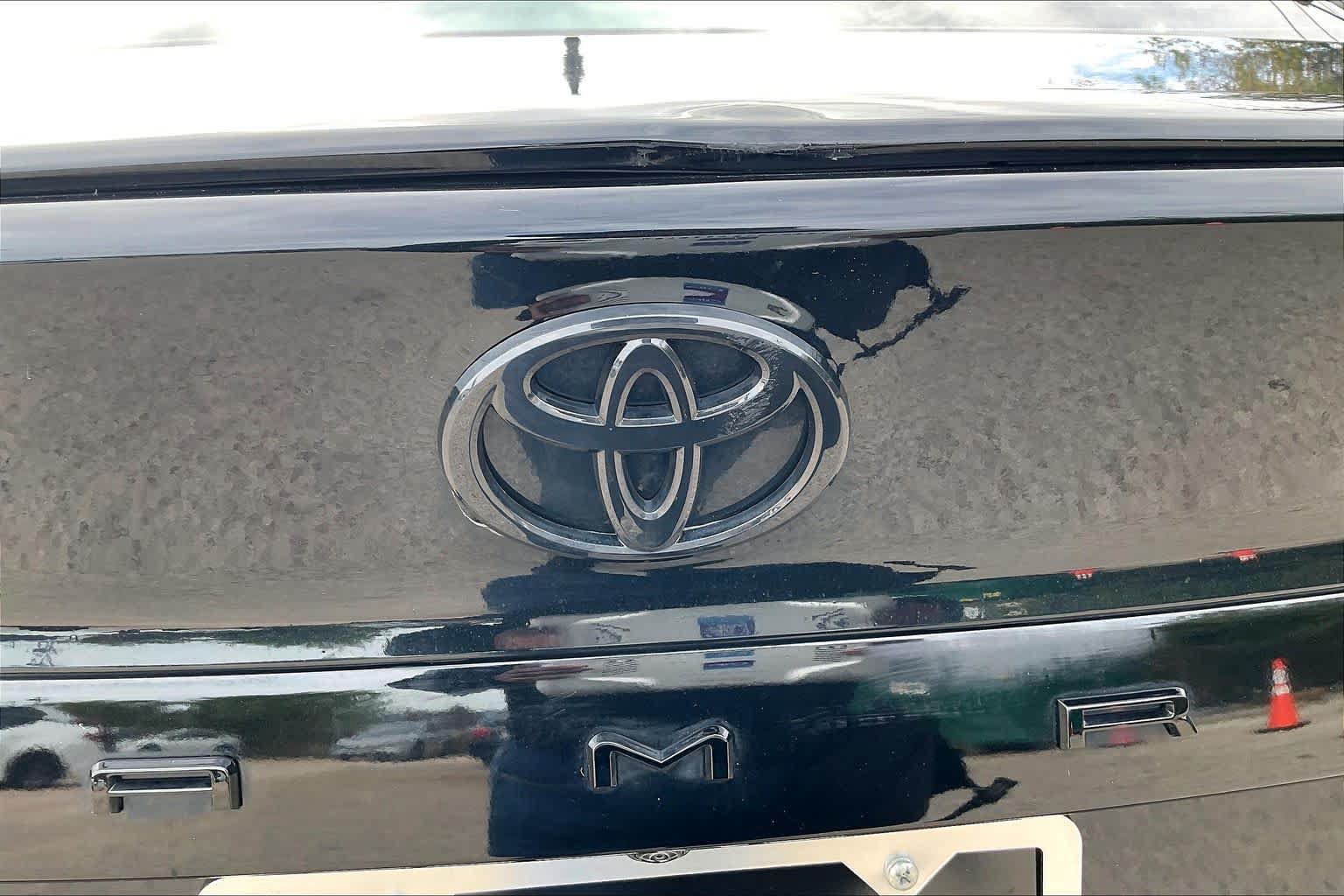 Used 2025 Toyota Camry SE w/ Convenience Package FWD image 30