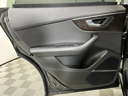 Used 2020 Audi Q8 Prestige w/ Prestige Package image 21