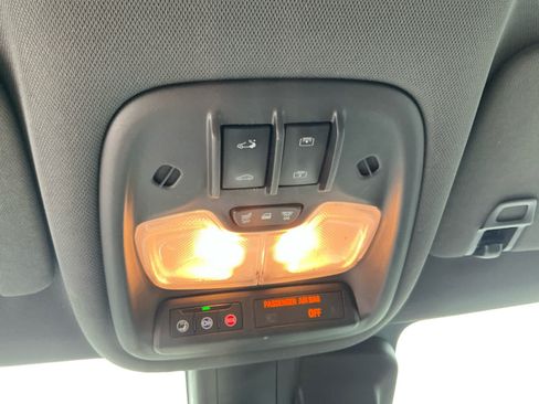 Used 2022 Chevrolet TrailBlazer RS w/ Sun and Liftgate Package AWD/4WD image 18