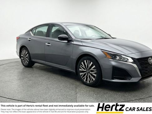 Used 2025 Nissan Altima 2.5 SV FWD image 1