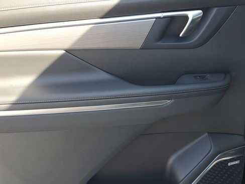 Used 2025 Buick Enclave Preferred image 43