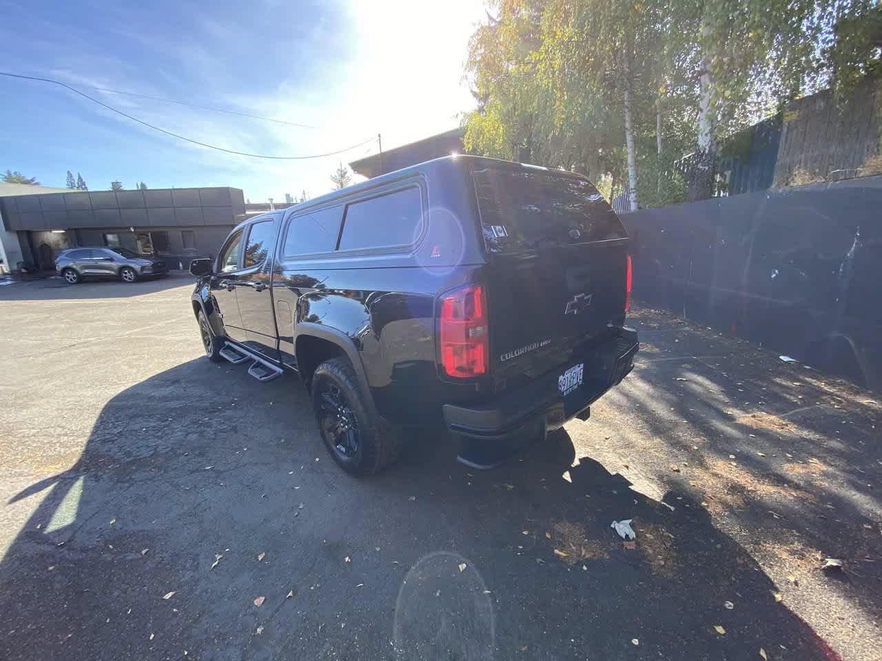Used 2019 Chevrolet Colorado Z71 w/ Z71 Midnight Edition AWD/4WD image 4