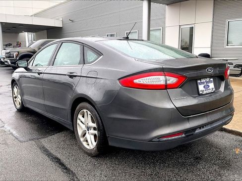 Used 2016 Ford Fusion SE image 3