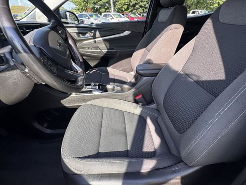 Used 2022 Chevrolet Bolt EUV LT w/ Comfort Package FWD image 11