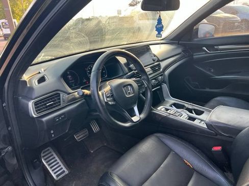 Used 2018 Honda Accord Sport image 2