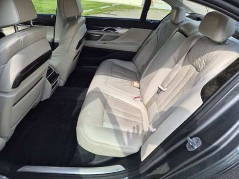 Used 2016 BMW 750i xDrive AWD/4WD image 16