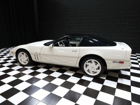 Used 1988 Chevrolet Corvette Coupe image 29